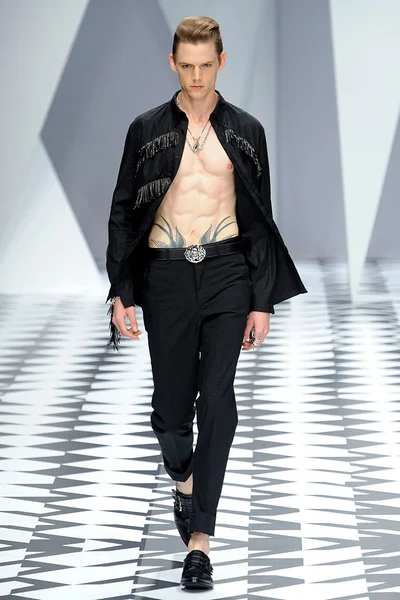 Look 32